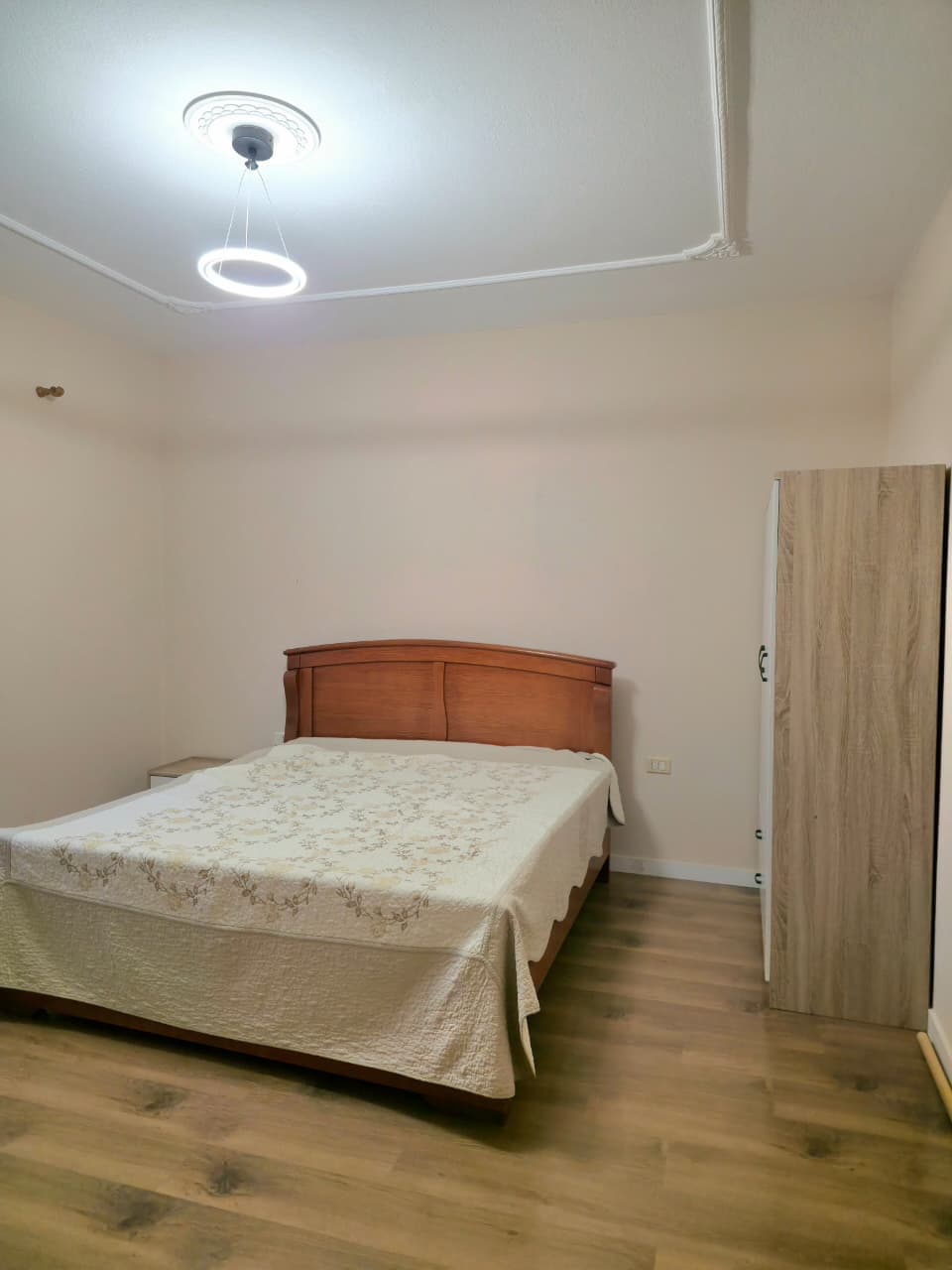 Jepet me qera Apartamenti 3+1+2 Fusha Aviacioni 4