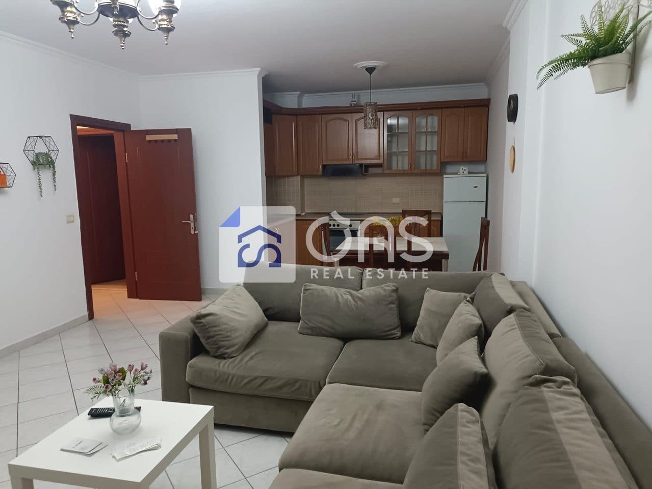 Jepet apartament me qera 1+1 Laprake