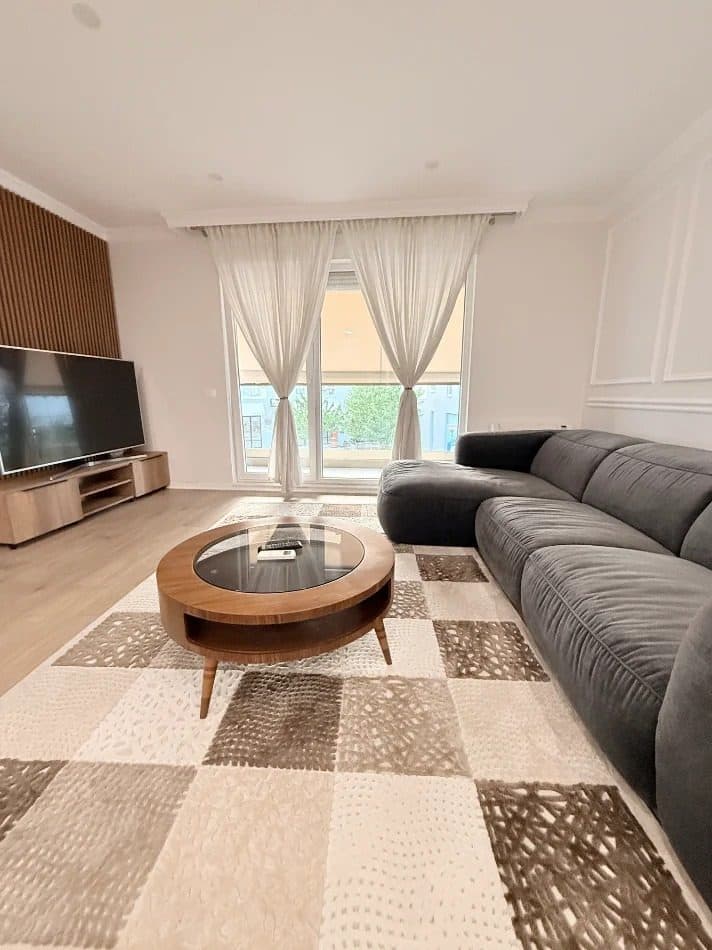 Jepet me qera Apartamenti 2+1 21 Dhjetori