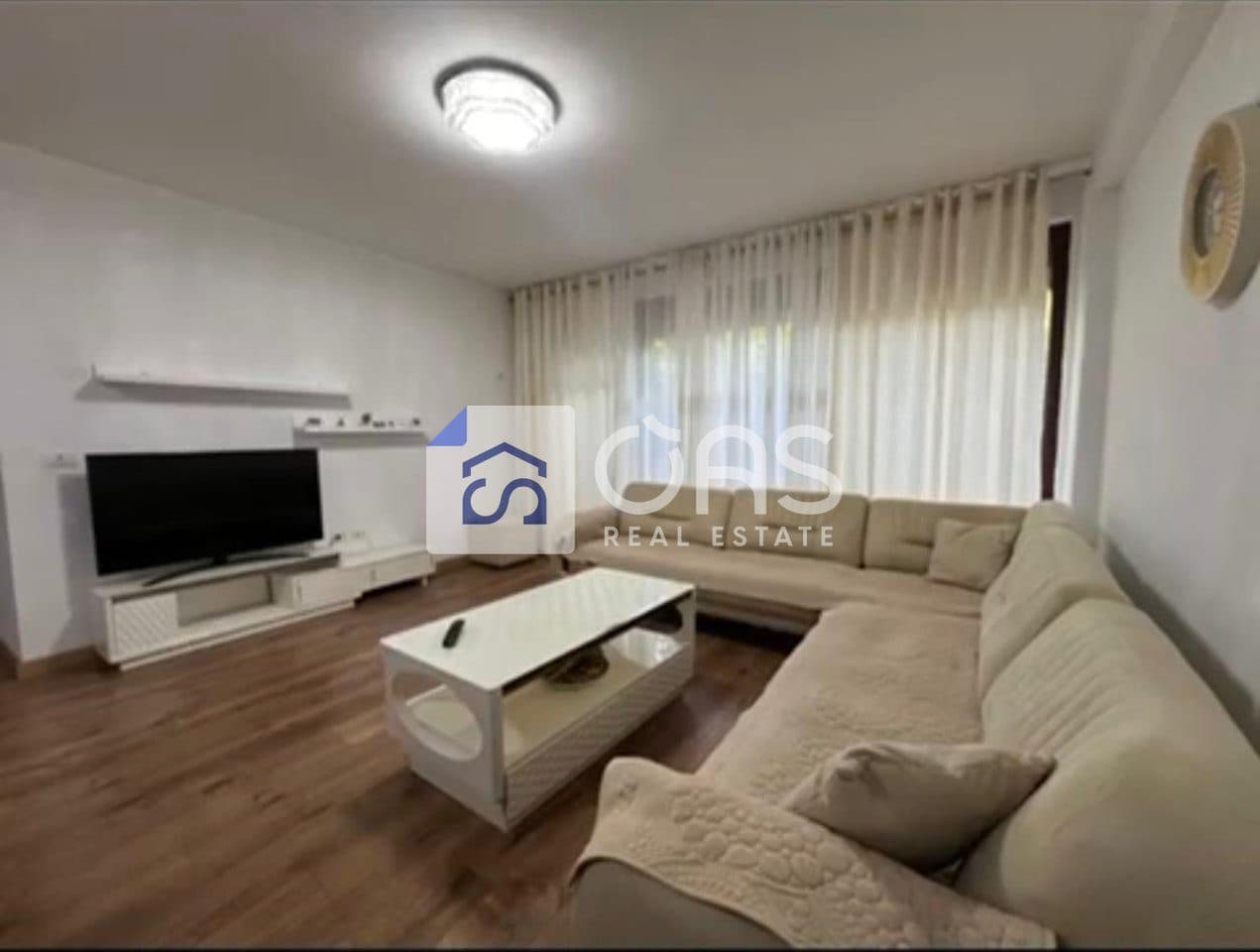 Jepet apartament me qera 2+1 tek Kopshti Botanik.