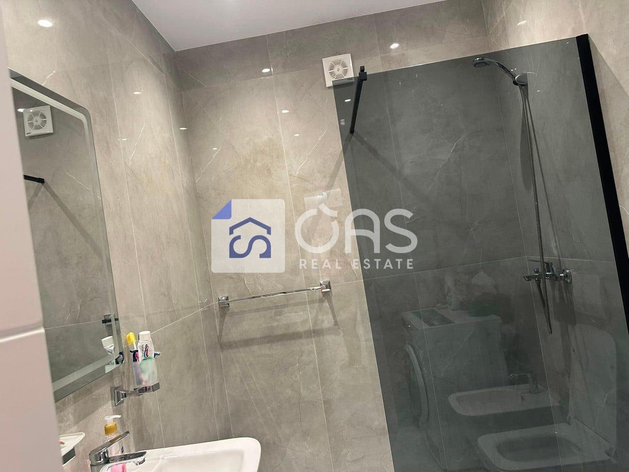 Jepet me qera apartament 1+1 ne Bulevardin e Ri 4