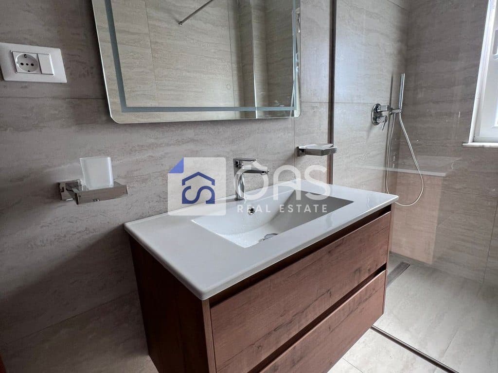Jepet me qera apartamenti 2+1 Te Rruga elbasanit 3