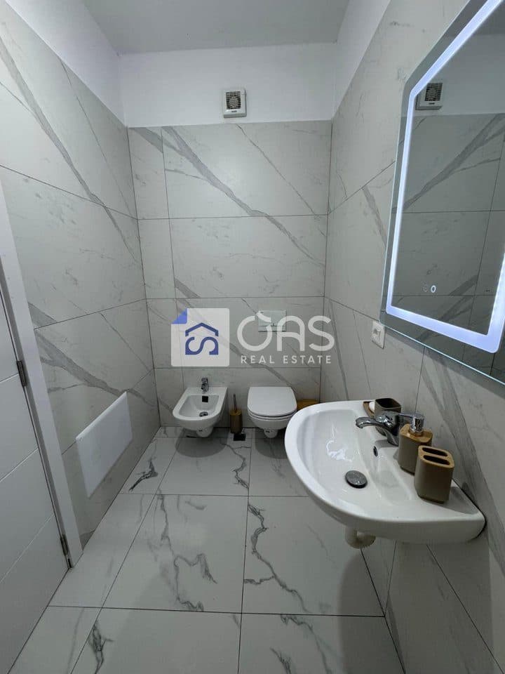 Jepet me qira apartamenti 2+1+2 Ne 5 Maj 4