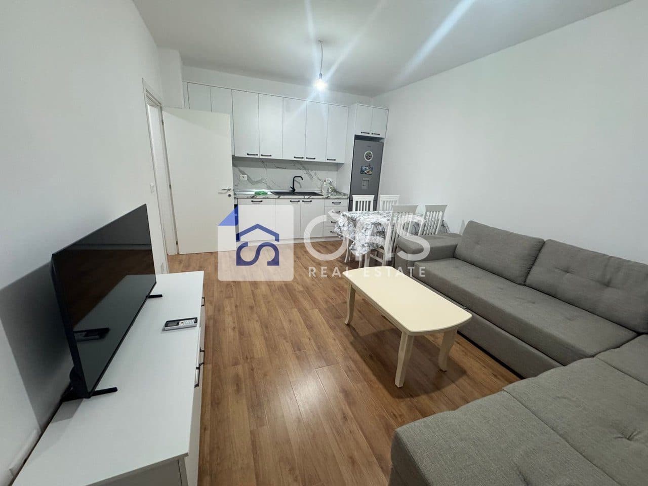 Jepet me qera apartament 1+1+Post parkimi ne Astir. (Residenca Klensi)