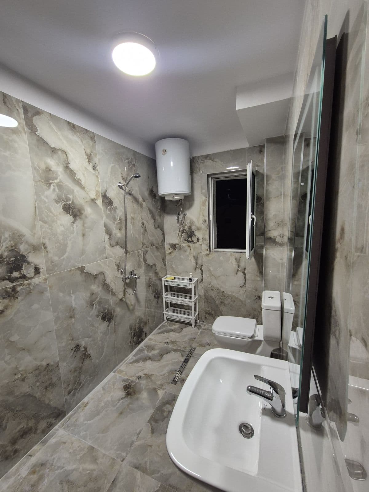 Jepet me qera Apartament 1+1 Ne Ali Dem 2