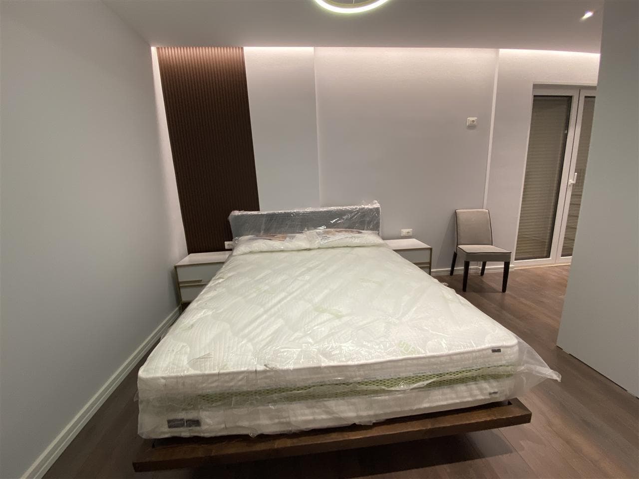 Apartament me qera 2+1 Tek Liqeni i Thate 4