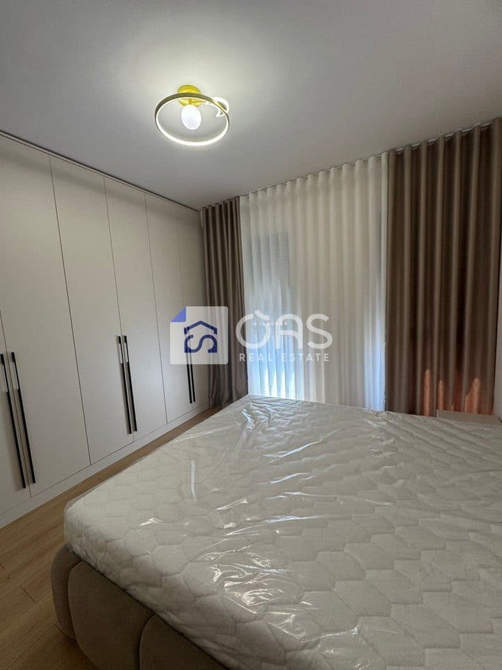 Jepet me qera apartament 1+1 ne Bulevardin e Ri. 3