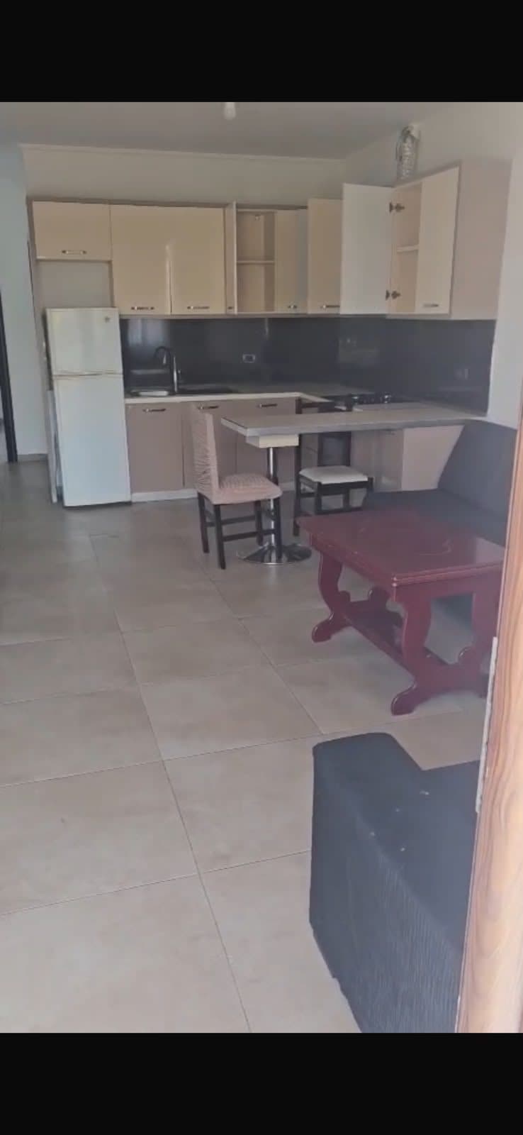 Jepet me qera Apartamenti 1+1 Laprak