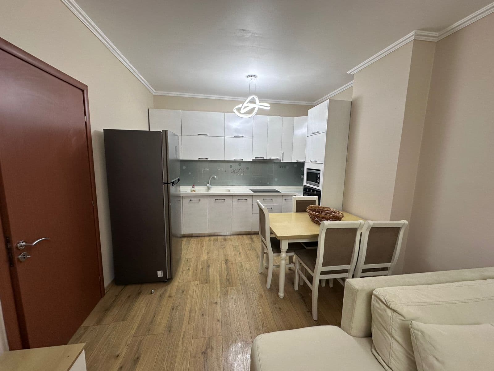 Jepet me qera Apartament 1+1 ne yzberisht 4