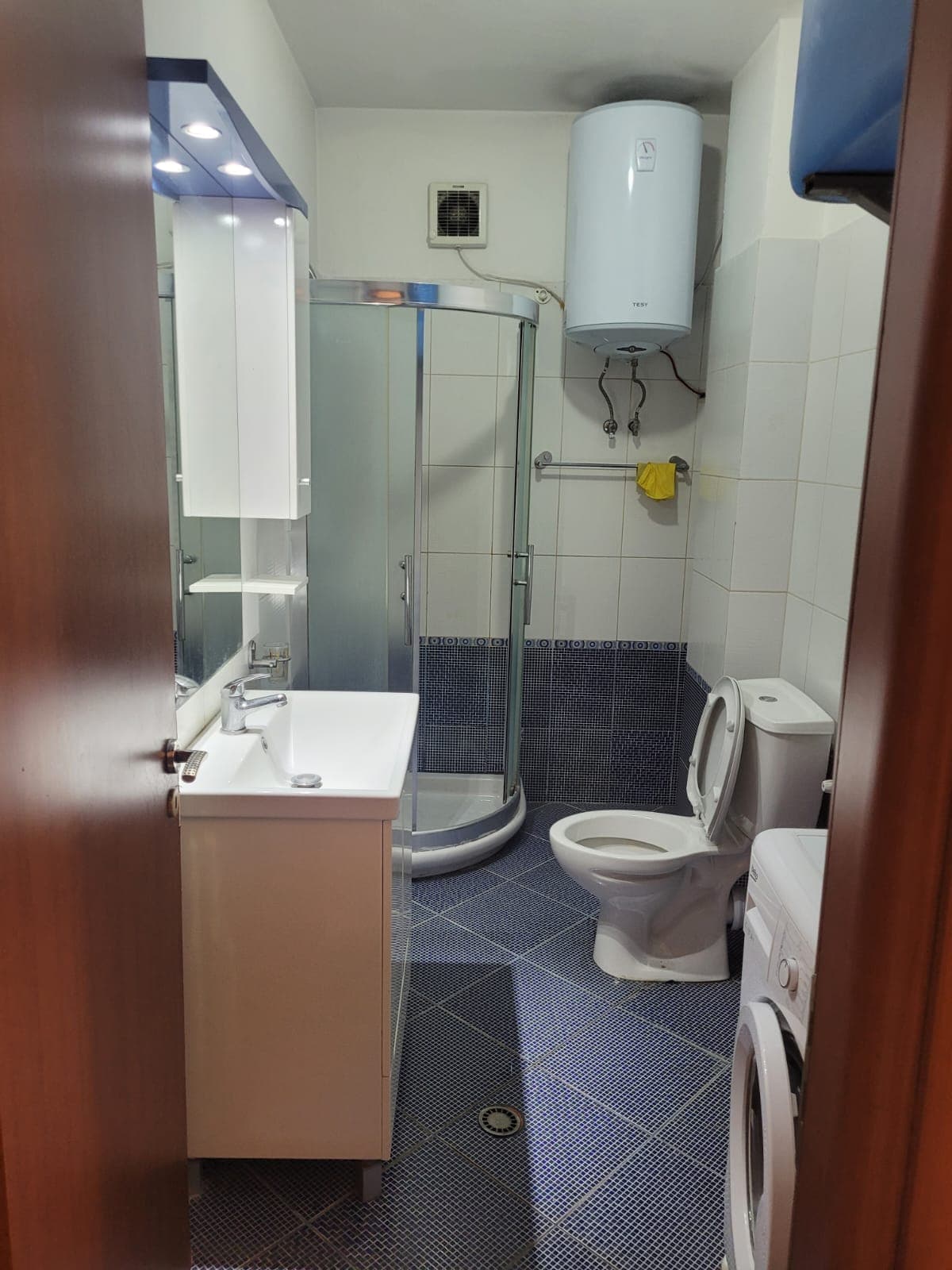 Shitet Apartament 1+1 tek Komuna Parisit