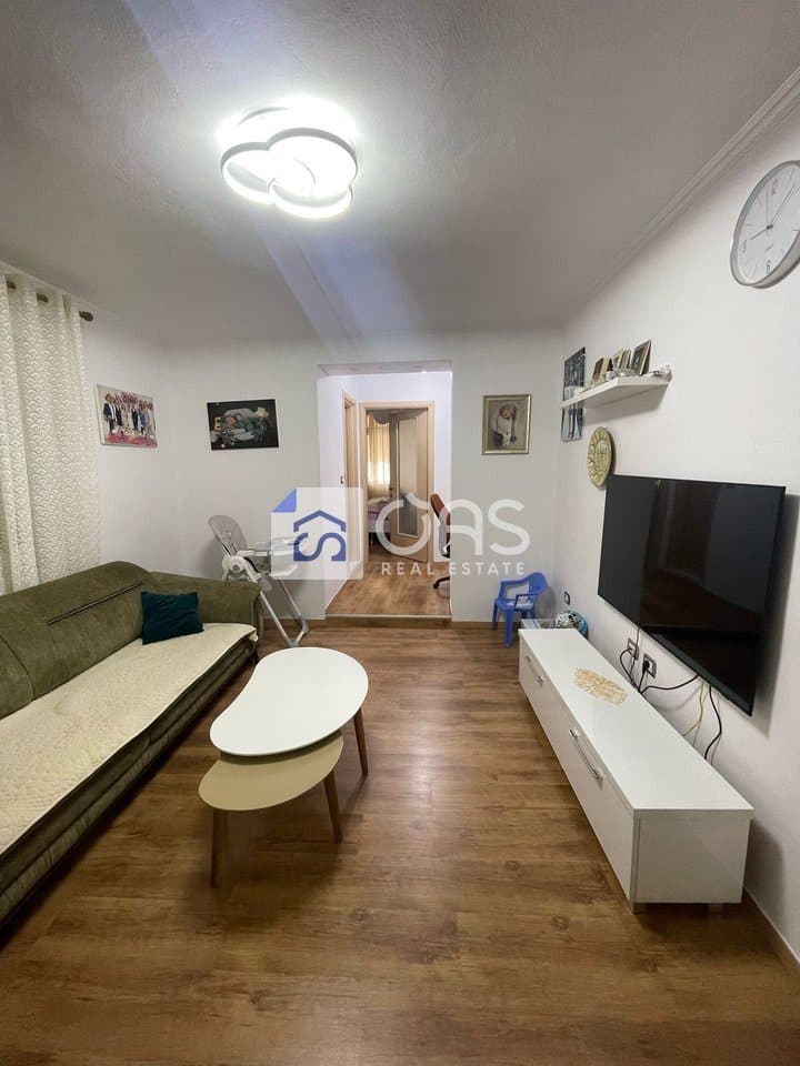 Jepet me qera apartament 2+1+2 Rr.Mine Peza 3