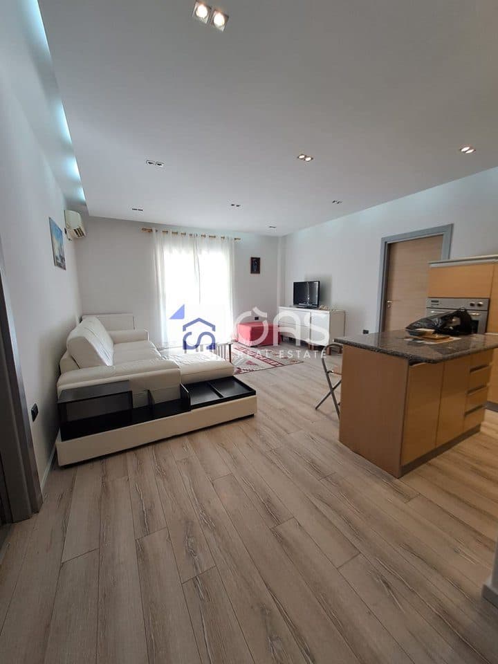 Jepet me qera apartament 1+1 tek stadiumi Air Albania. 3