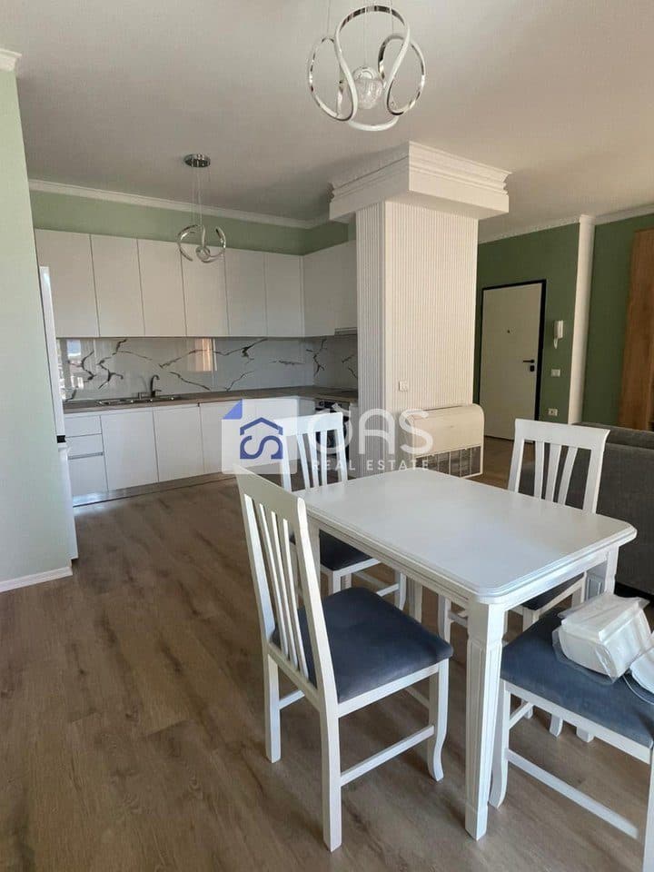 Jepet apartament me qera 2+1 tek Myslym Shyri 2