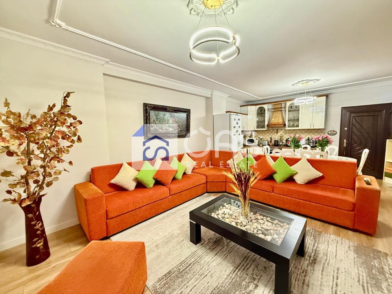 Jepet me qera apartament 2+1+2 tek Komuna e Parisit