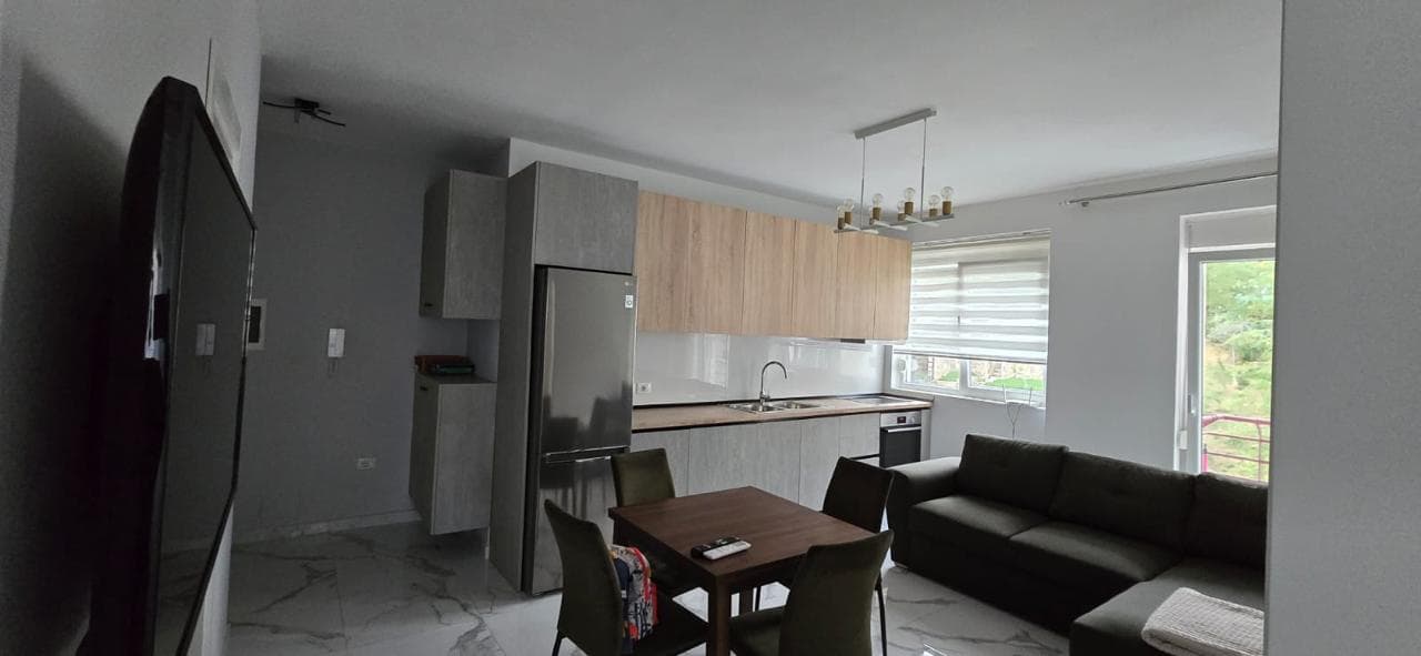 Jepet me qera apartament 2+1 tek Liqeni i Thate.