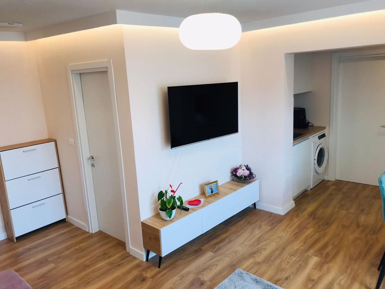 Jepet me qera Apartament 1+1+1 Tek Rruga Mine Peza 4
