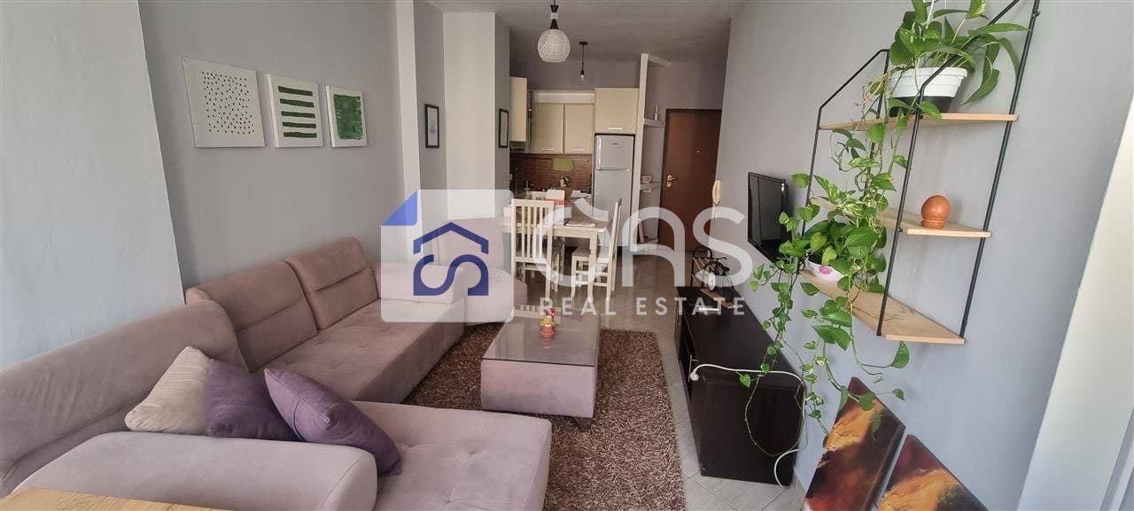 Jepet apartament me qera 1+1 te Rruga 4 Deshmoret
