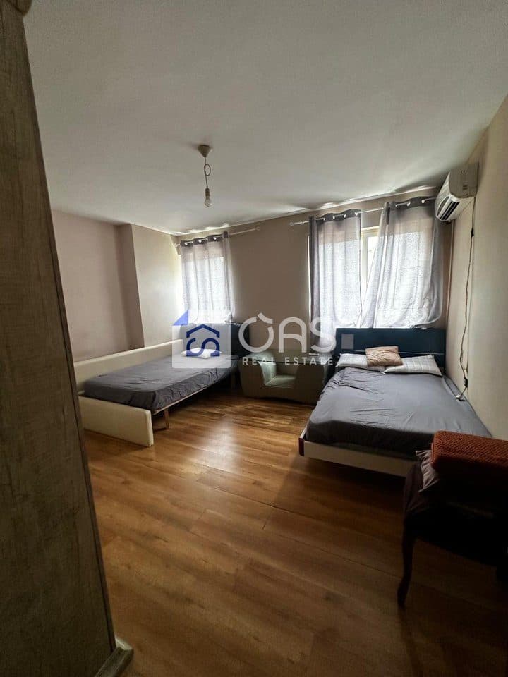 Jepet apartament me qera 2+1 Te Rruga Bardhyl