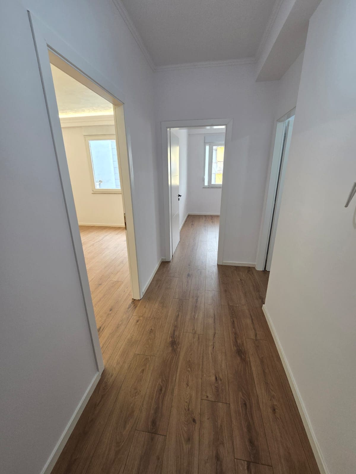 Shitet apartament 2+1 tek Rruga Kavajes. 4