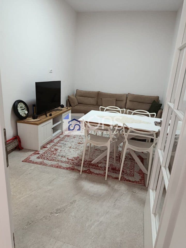 jepet me qira Apartament 2+1 vasil shanto (me parkim) 2