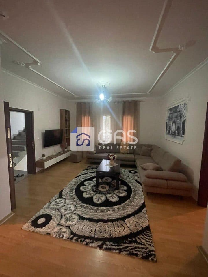 Jepet me qera apartament 2+1 ne 5 Maj
