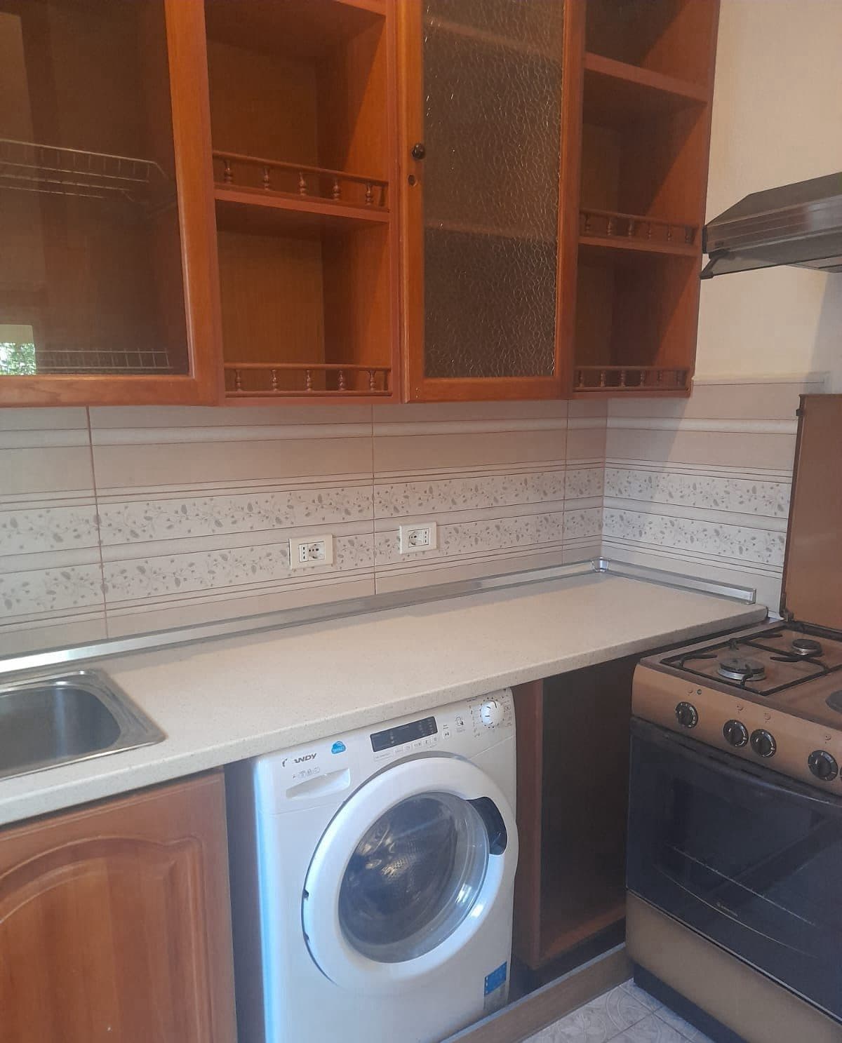 Jepet Shtepi me qera 2+1 Tek Komuna e Parisit