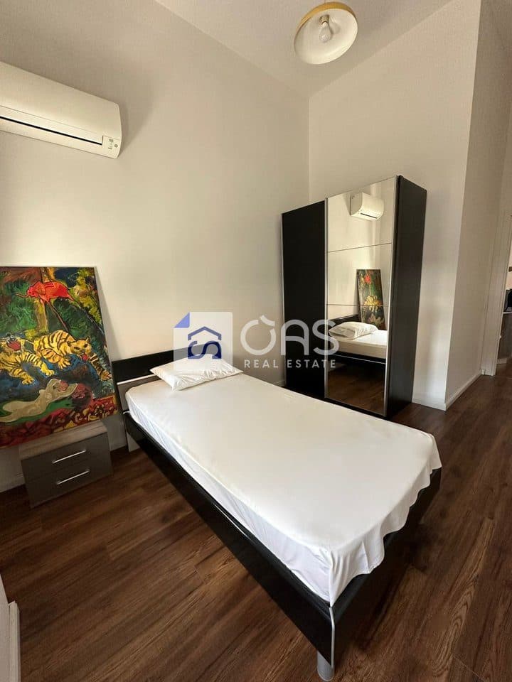 Jepet me qera apartament 2+1 te Zogu I Zi 2