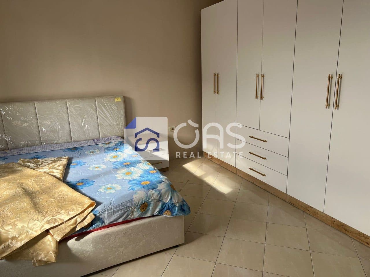 Jepet me qira apartamenti 1+1 Ne 5 Maj