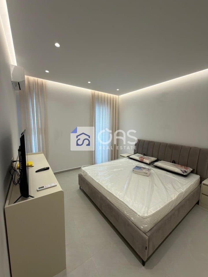 Jepet me qera apartament 1+1+garazhd ne Shkoze 4