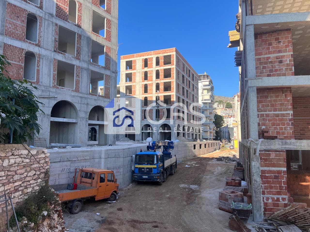 Shitet apartament 2+1 ne Sarande. 2