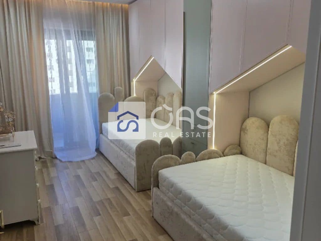 Jepet me qera Apartamenti 2+1+2 Astir 4