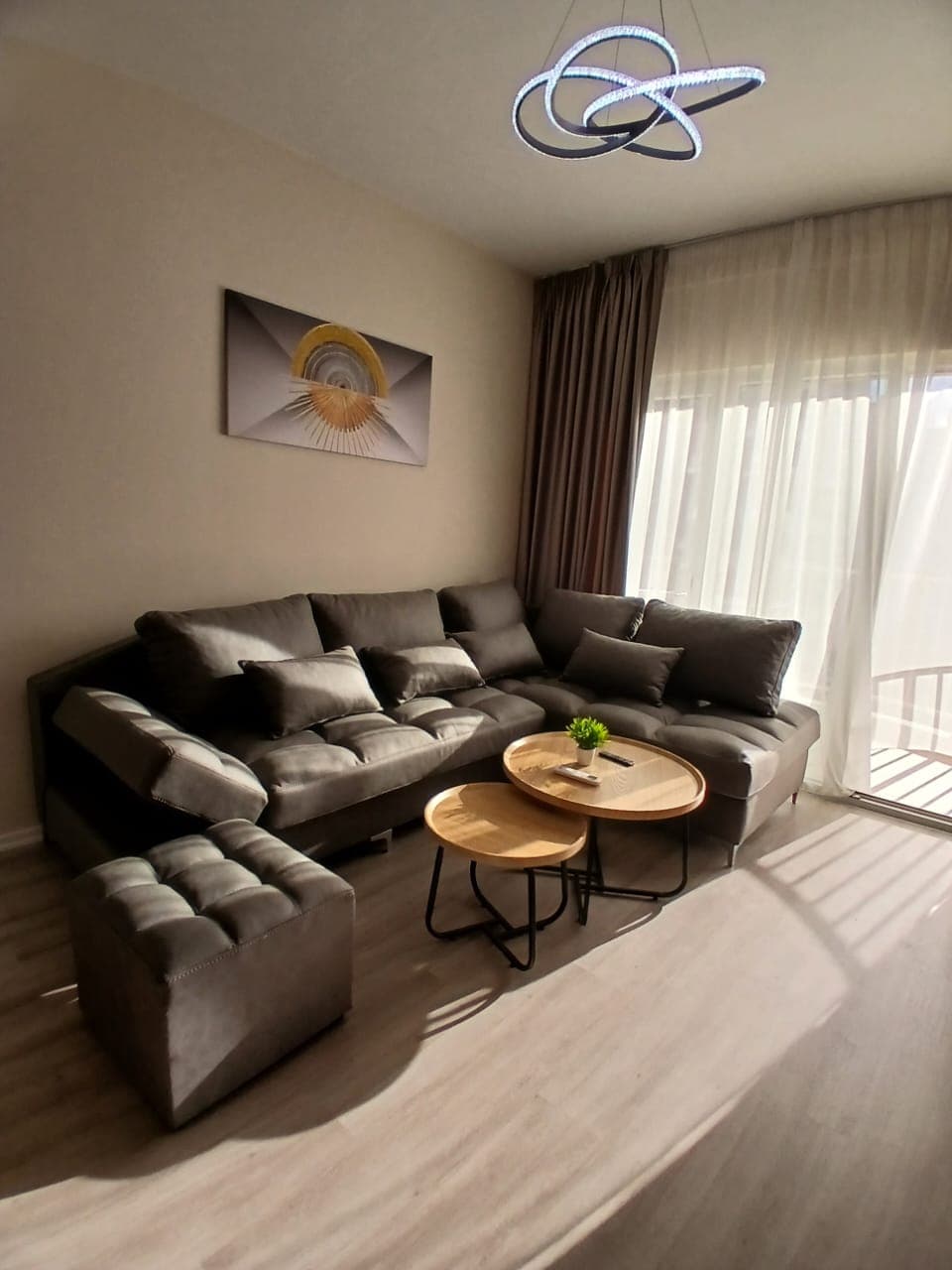 Jepet me qera apartament 2+1 Tek Zogu i Zi 3