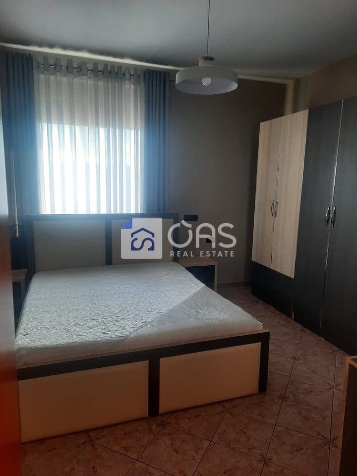 Jepet apartament me qera 2+1+2 tek Kodra e Priftit 3