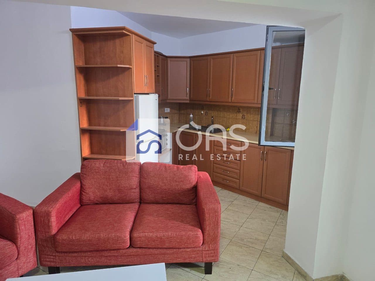 Jepet apartament me qera 2+1 ne Qender 3