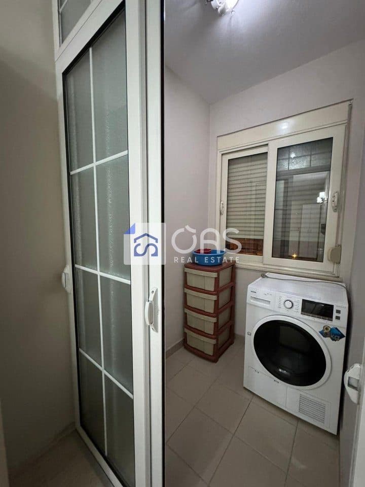 Jepet me qera apartament 2+1 tek Medreseja 3