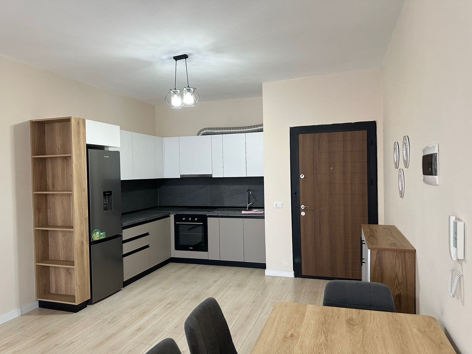 Jepet me qera Apartament 2+1 TEK Ish Fusha e Aviacionit