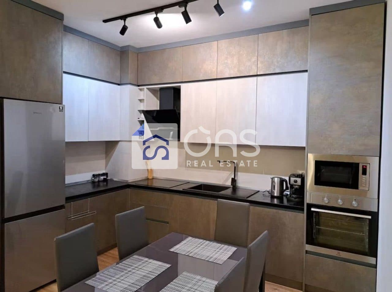 Apartament 2+1+2 Me Qira në Pazarin e Ri, Tiranë - 1250€ | 100 m² 2