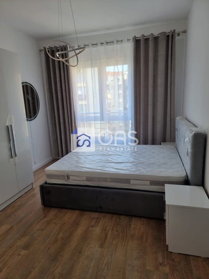 Jepet me qera apartament duplex 2+1 Te Pallati me Shigjeta 500 euro 3