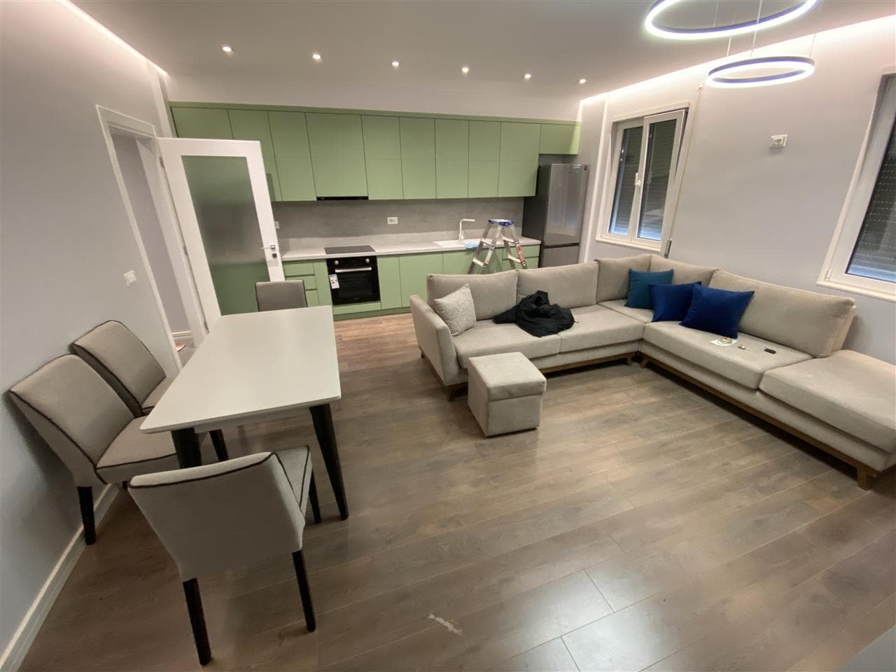 Apartament me qera 2+1 Tek Liqeni i Thate