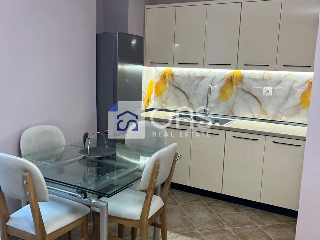 Jepet me qera apartament 1+1 te Rruga e Dibres 2
