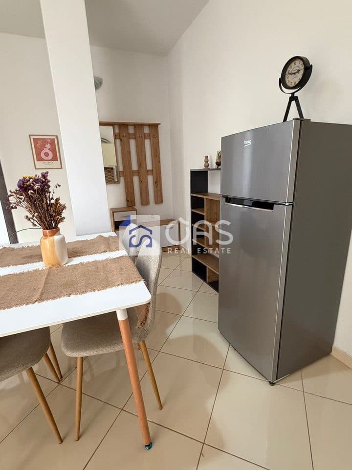 Jepet apartament me qera 1+1 5 Maj 3