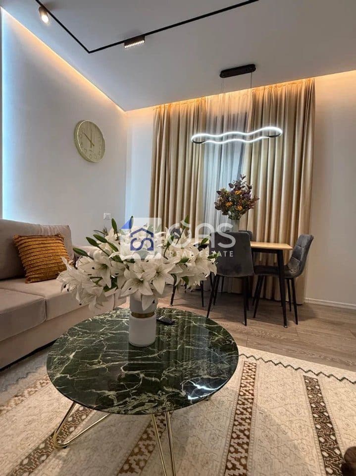 Jepet apartament me qera 1+1 Bulevard i Ri