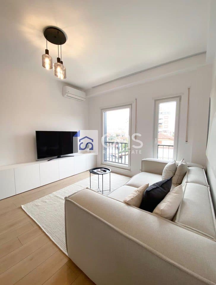 Jepet me qera apartament 1+1 tek Stacioni i Trenit 90.000 leke