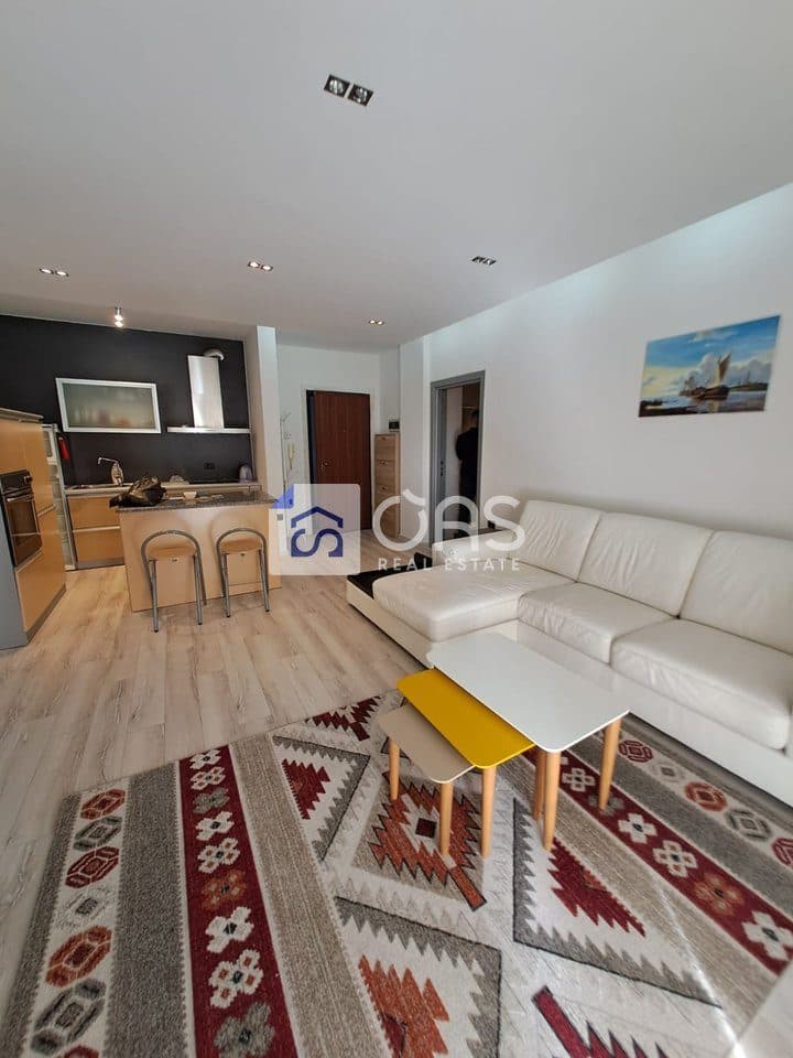 Jepet me qera apartament 1+1 tek stadiumi Air Albania.