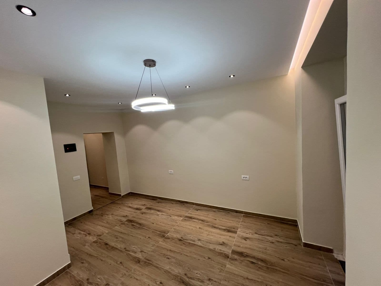 Jepet me qera Apartament Per Biznes tek Shallvaret, Tiranë - 400€ | 30 m²