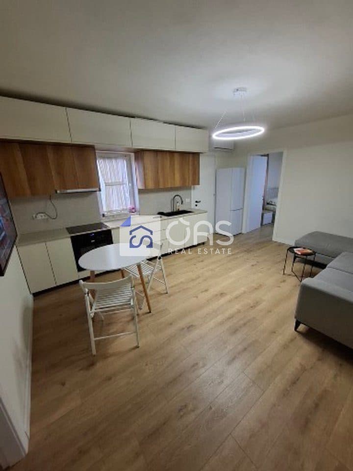 Jepet me qera apartament 2+1 Rruga e Barrikadave