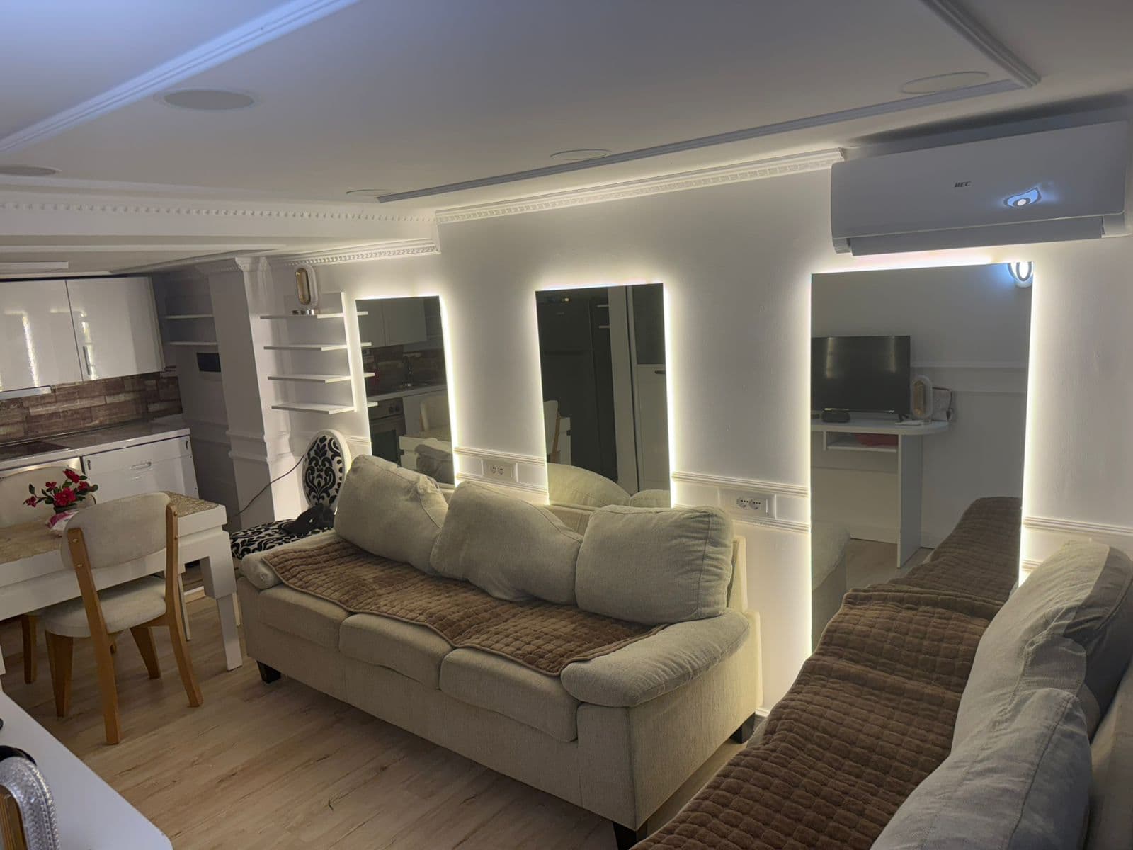Jepet me qera apartament 1+1 duplex ne Bllok. 530 euro