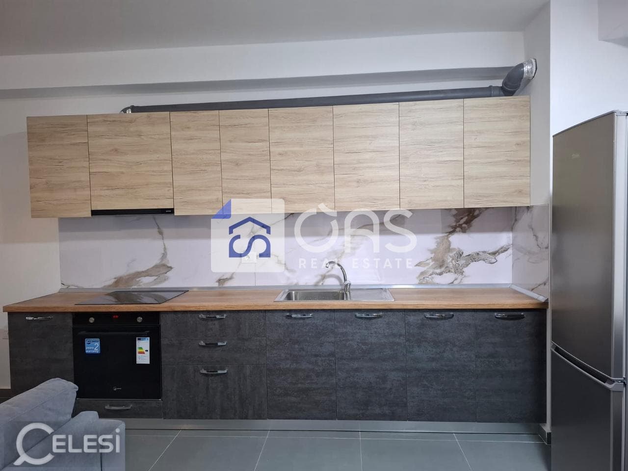 Jepet me qera apartamenti 3+1 5 maj (pallatet e bashkis)