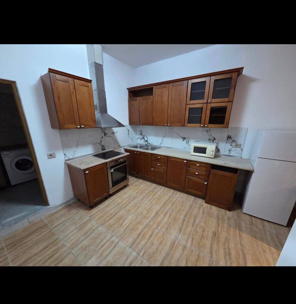 Jepet apartament 2+1 me qera Ne Don Bosko ne shtepi private 40.000 leke 3