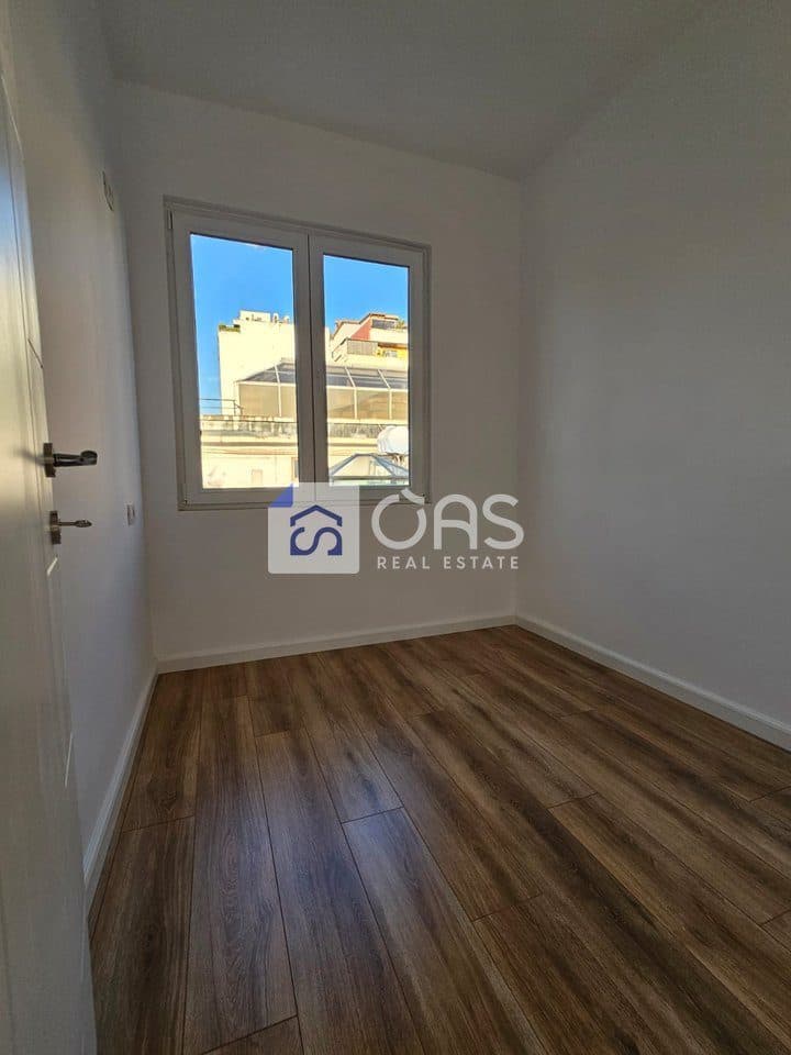 Shitet apartament 2+1 ne Qender.